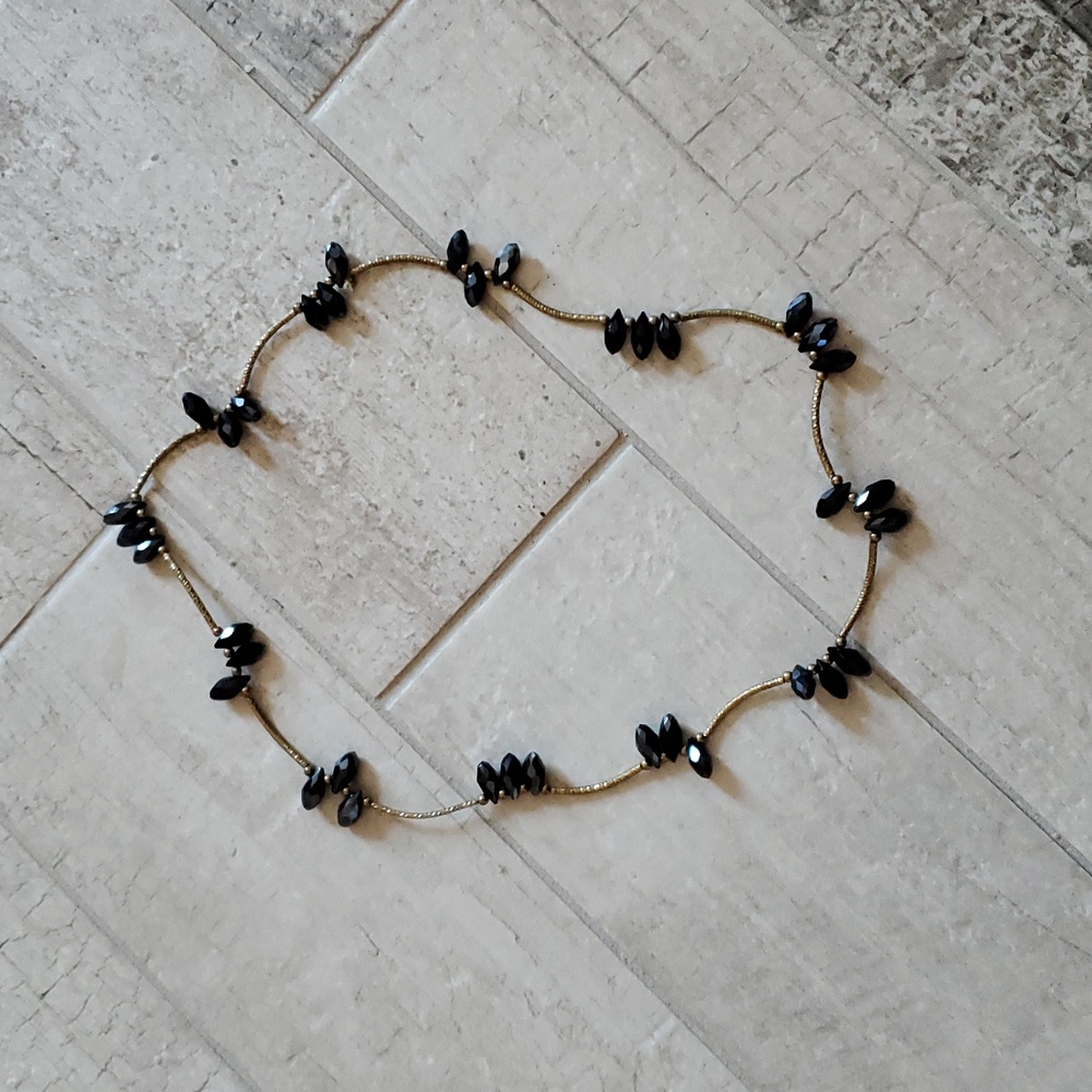Stretchy Sparkly Black and Gold Holiday Festive Metallic Beaded Necklace